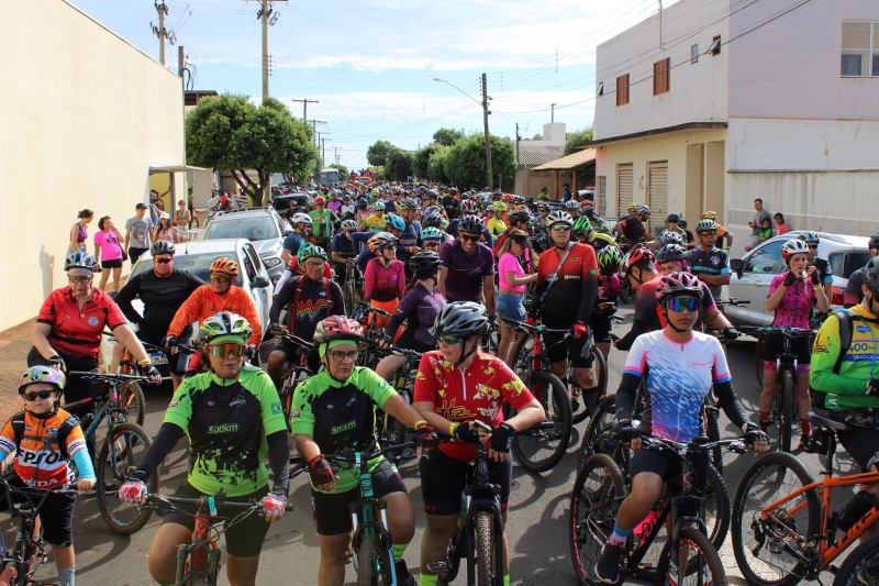 Galeria 3-pedal-solidario-de-ouroeste-reune-centenas-de-ciclistas-em-prol-ao-hospital